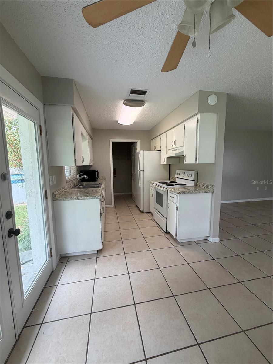 TAVARES CRYSTAL SUB - Residential Lease