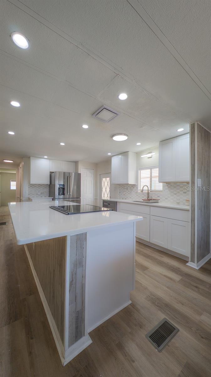 TARPON SHORES MOBILE HOME VILLASGE - Residential