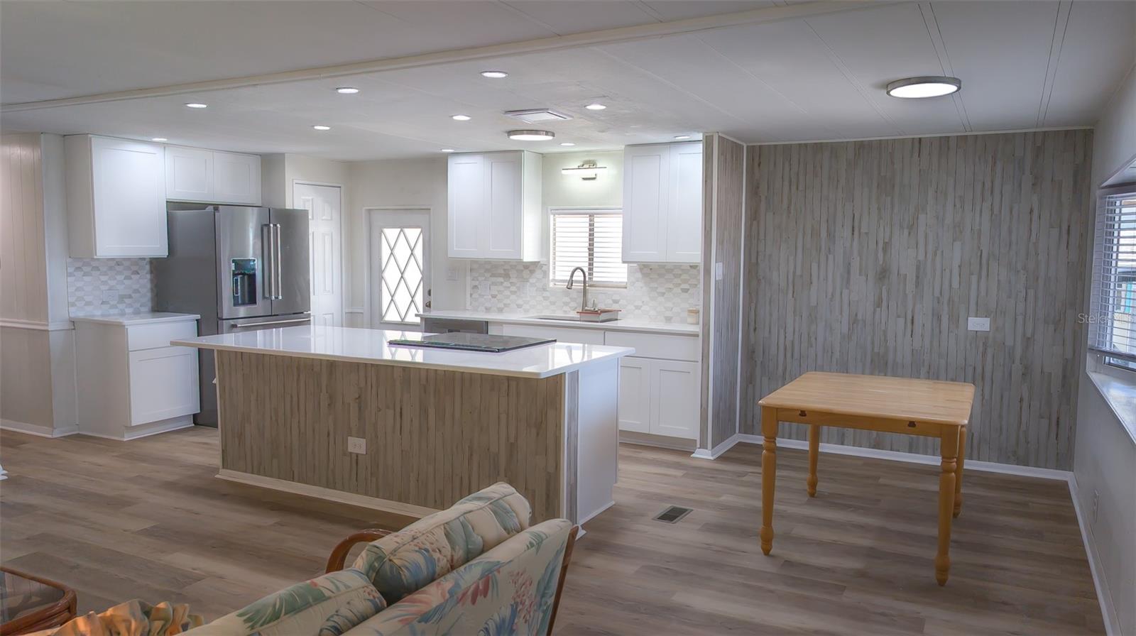 TARPON SHORES MOBILE HOME VILLASGE - Residential