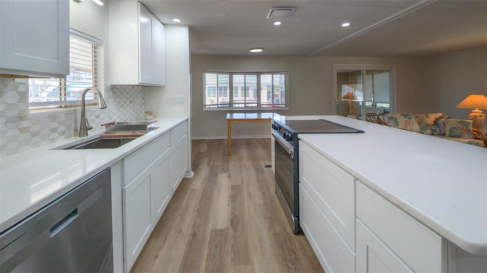 TARPON SHORES MOBILE HOME VILLASGE - Residential