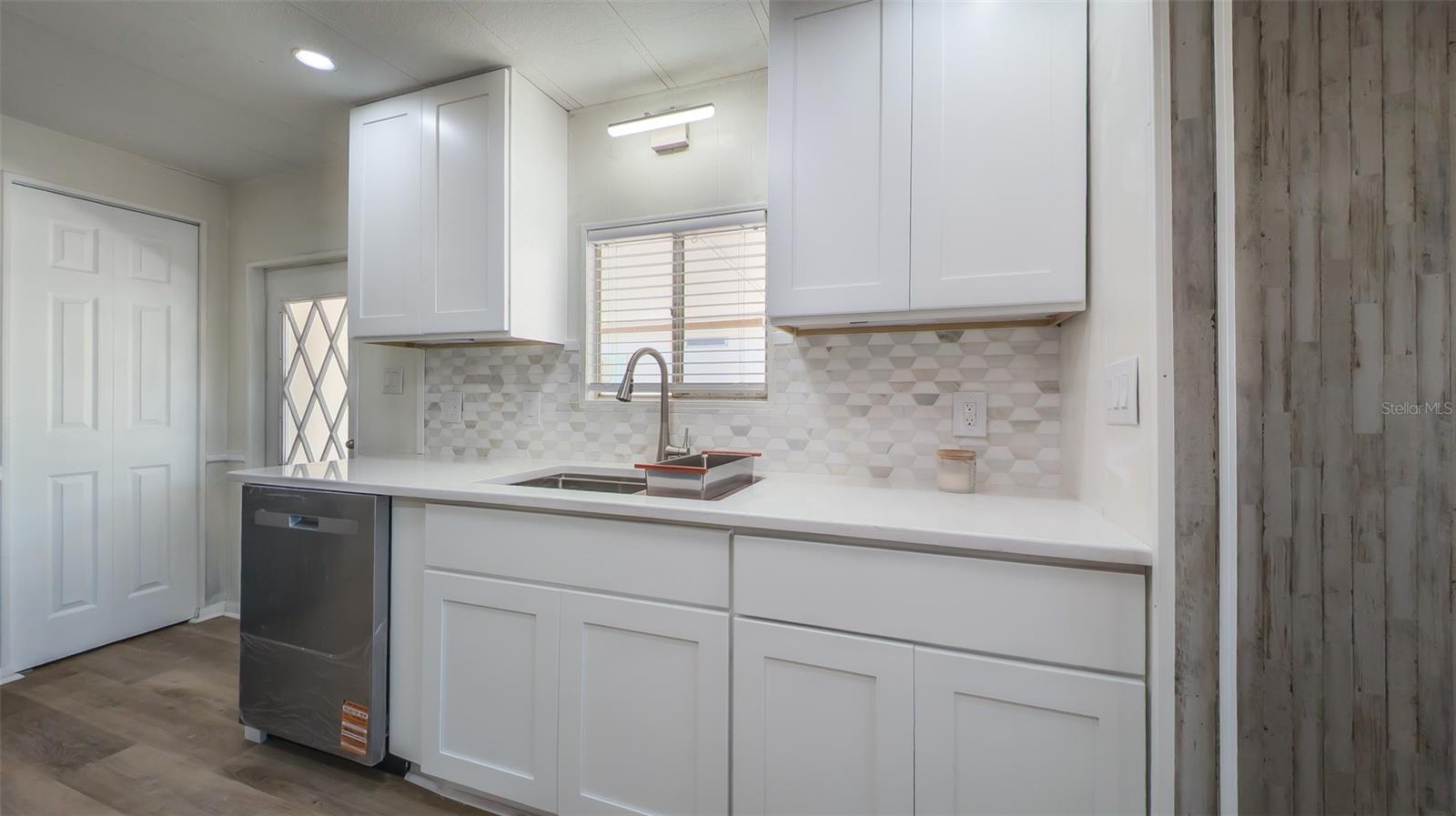 TARPON SHORES MOBILE HOME VILLASGE - Residential