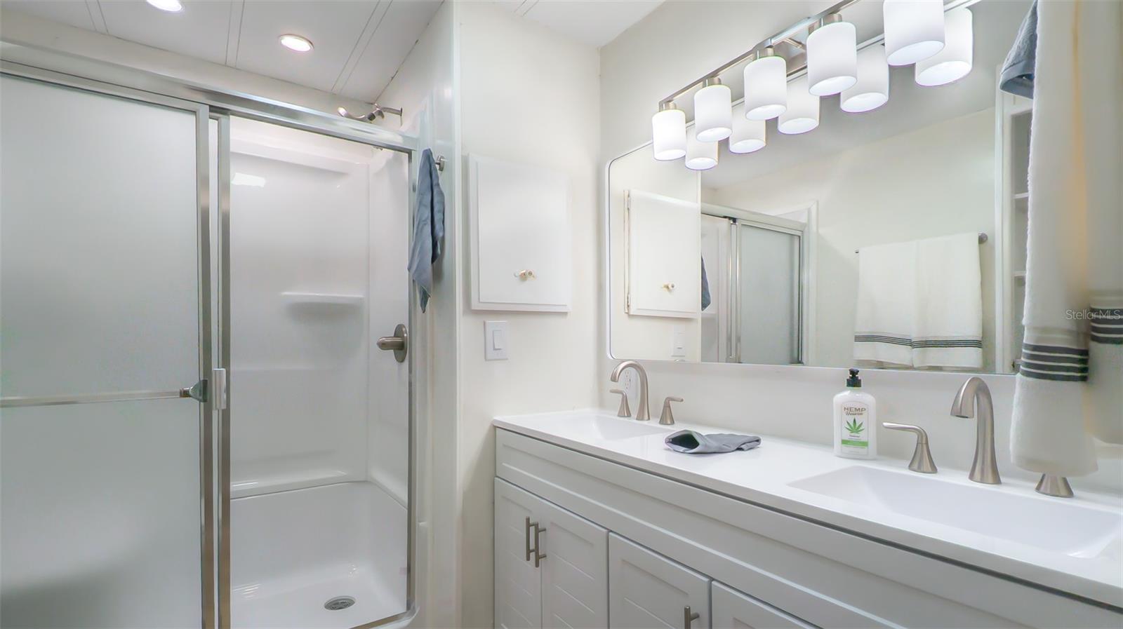 TARPON SHORES MOBILE HOME VILLASGE - Residential