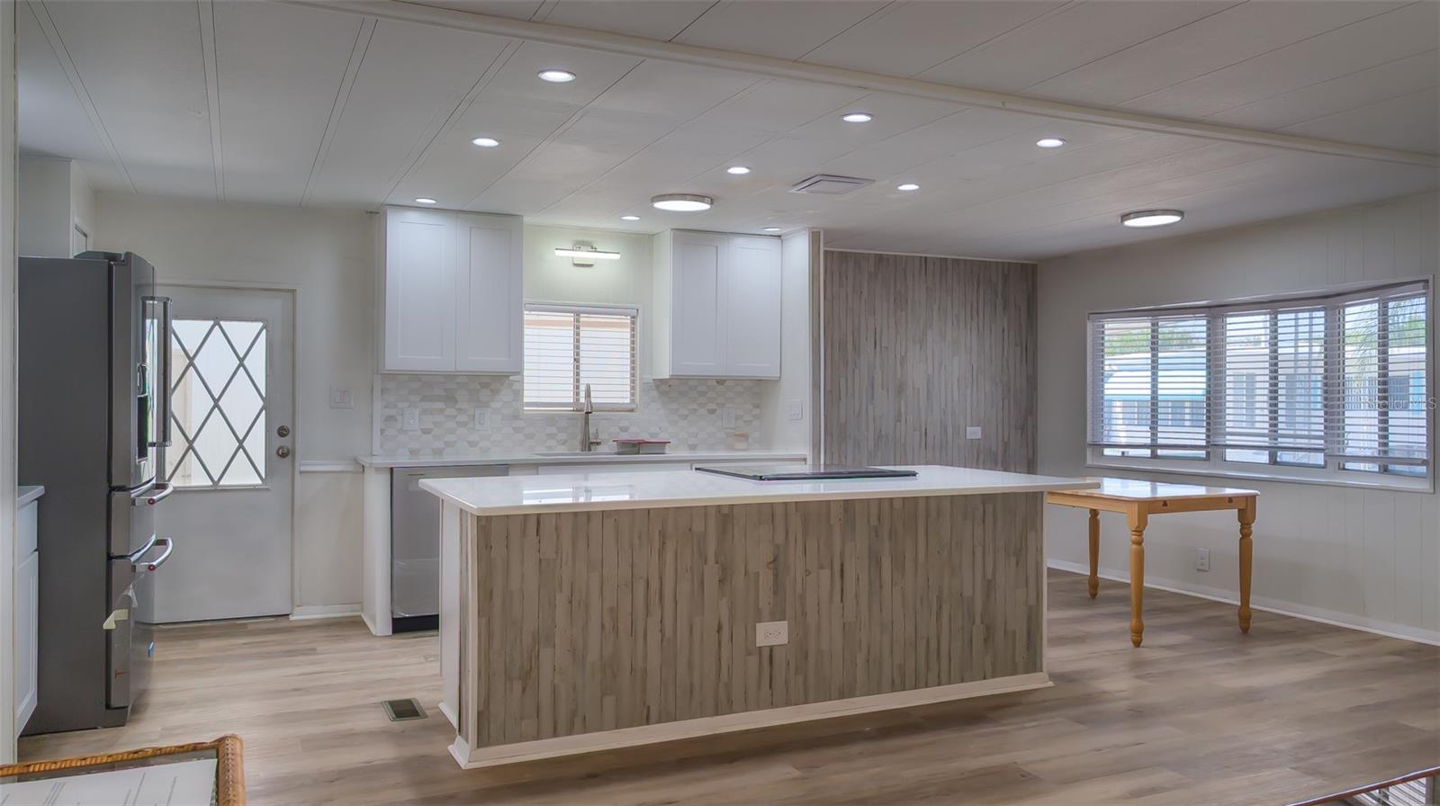 TARPON SHORES MOBILE HOME VILLASGE - Residential