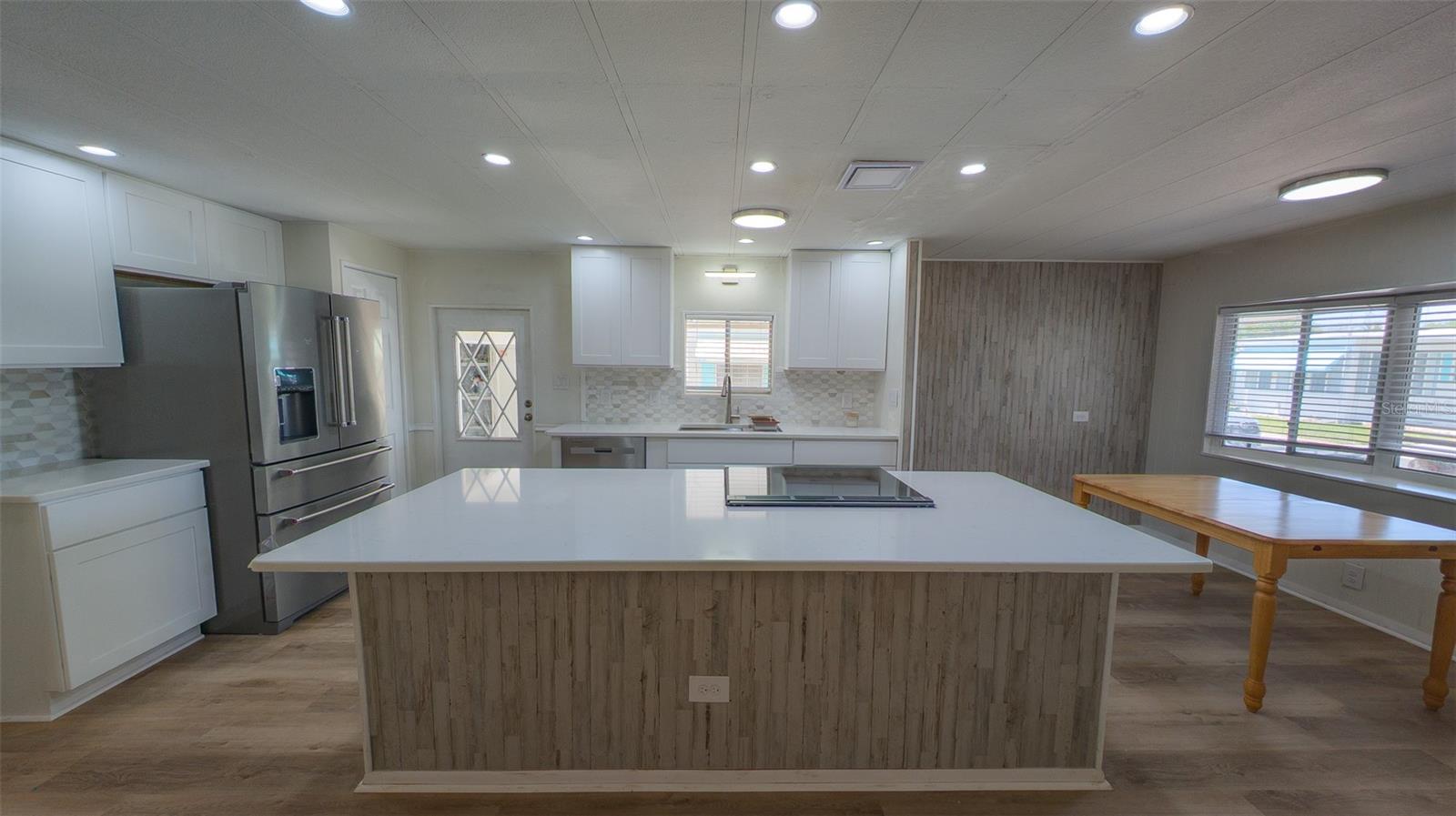 TARPON SHORES MOBILE HOME VILLASGE - Residential