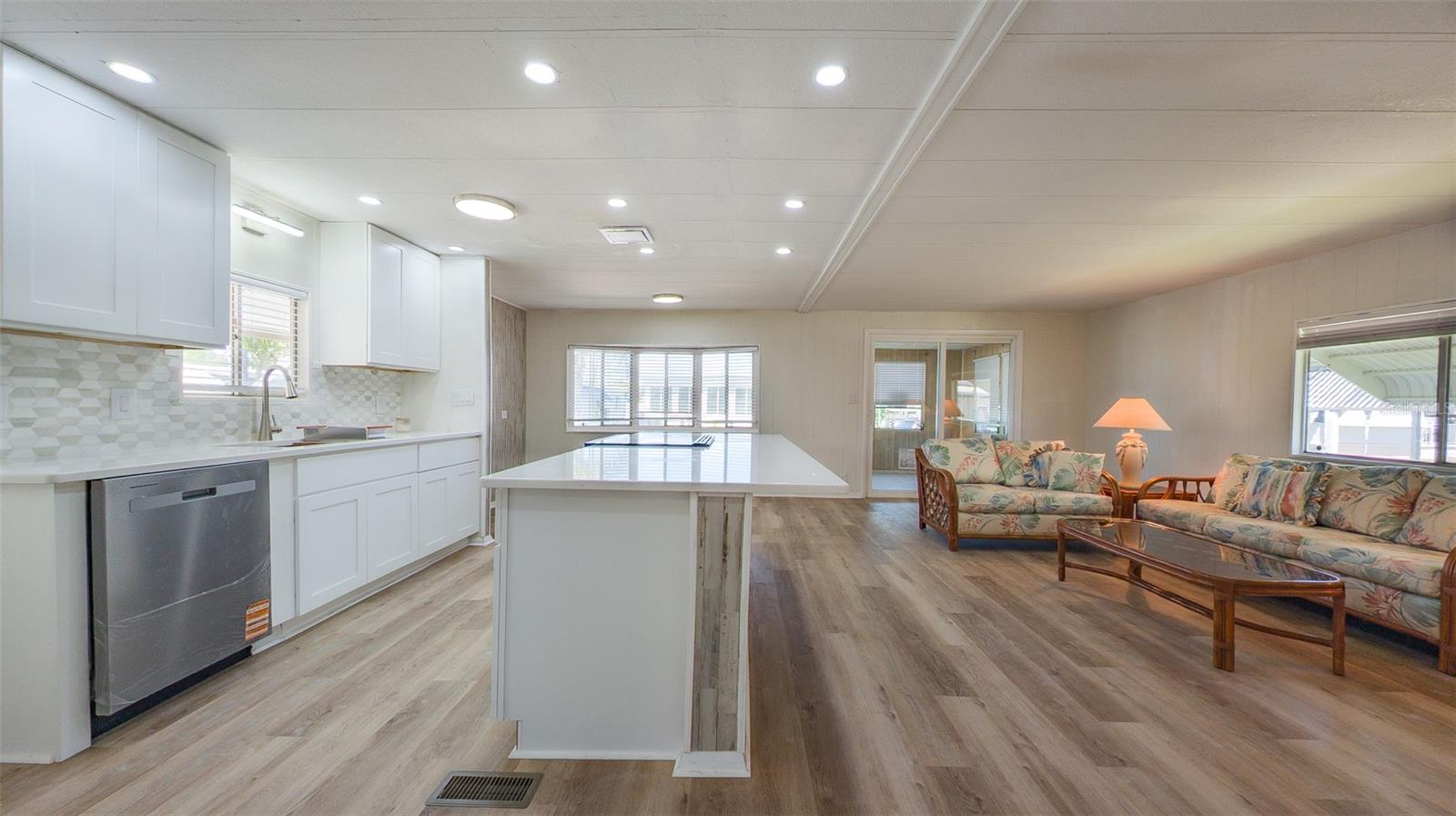 TARPON SHORES MOBILE HOME VILLASGE - Residential