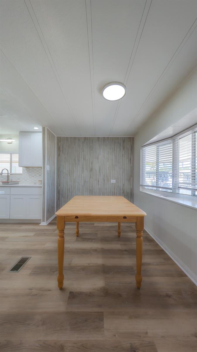 TARPON SHORES MOBILE HOME VILLASGE - Residential