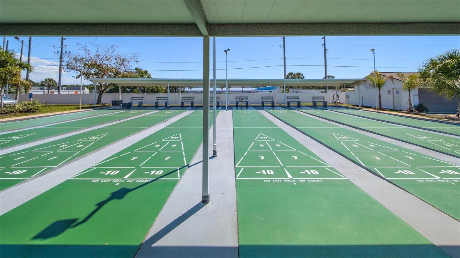 TARPON SHORES MOBILE HOME VILLASGE - Residential