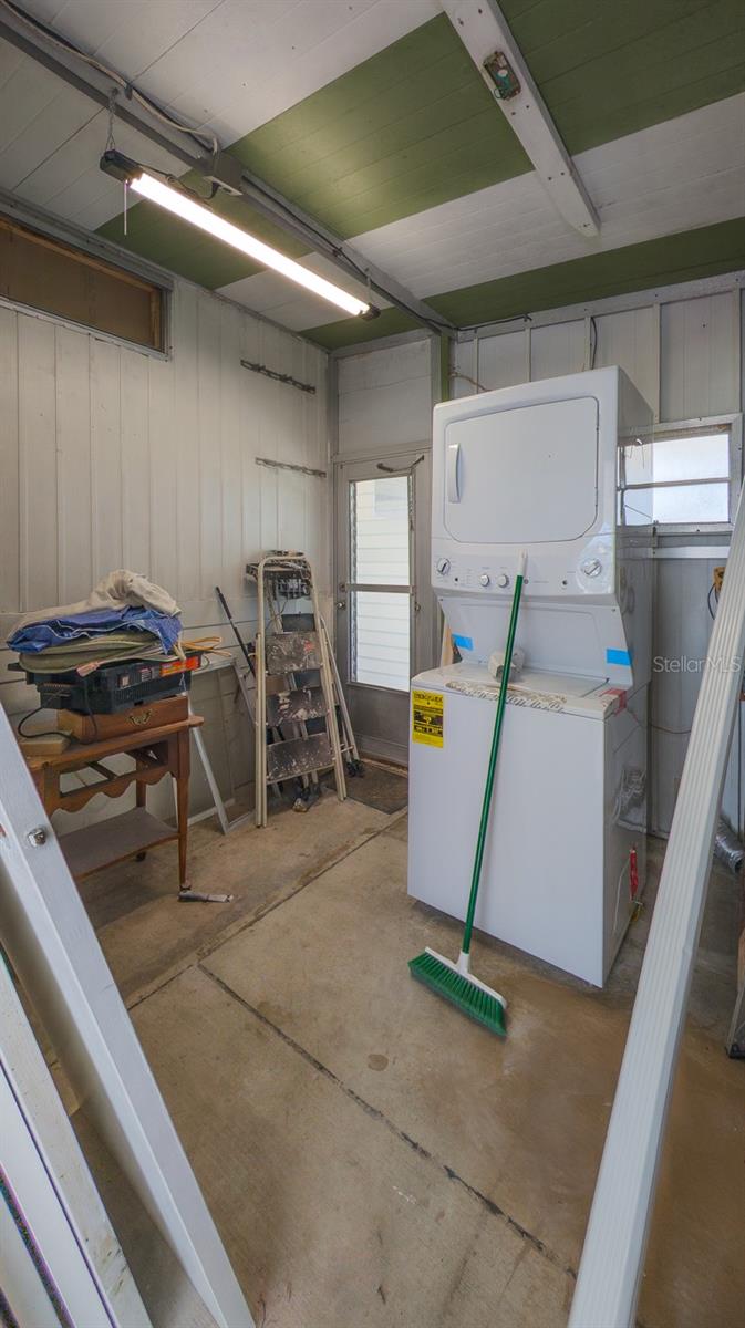 TARPON SHORES MOBILE HOME VILLASGE - Residential