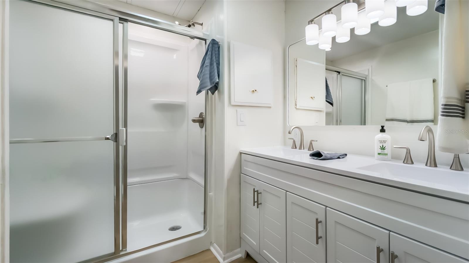 TARPON SHORES MOBILE HOME VILLASGE - Residential