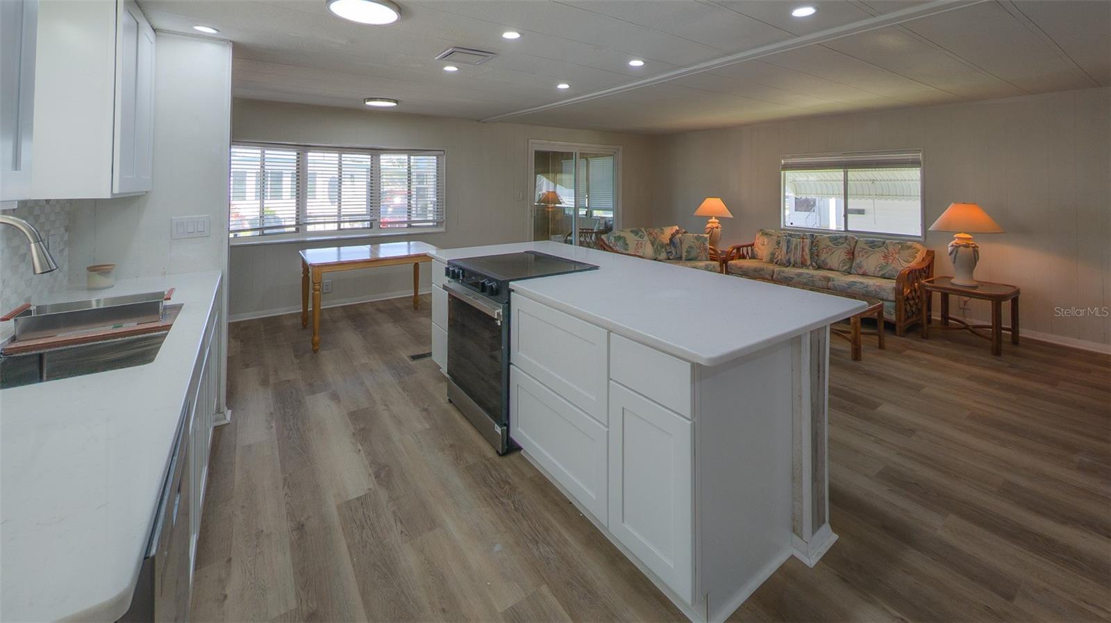 TARPON SHORES MOBILE HOME VILLASGE - Residential