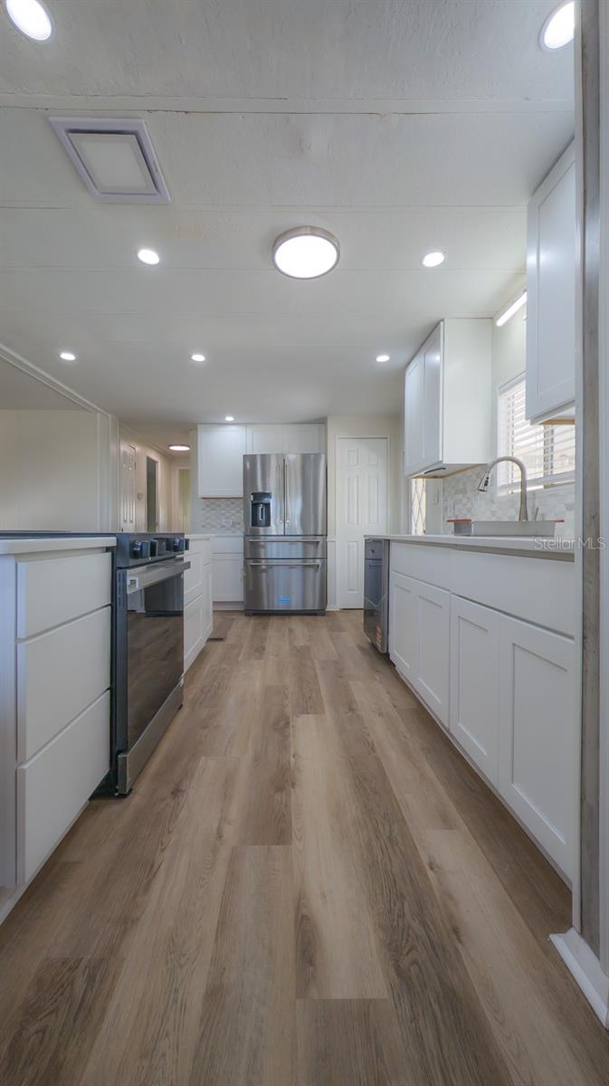 TARPON SHORES MOBILE HOME VILLASGE - Residential