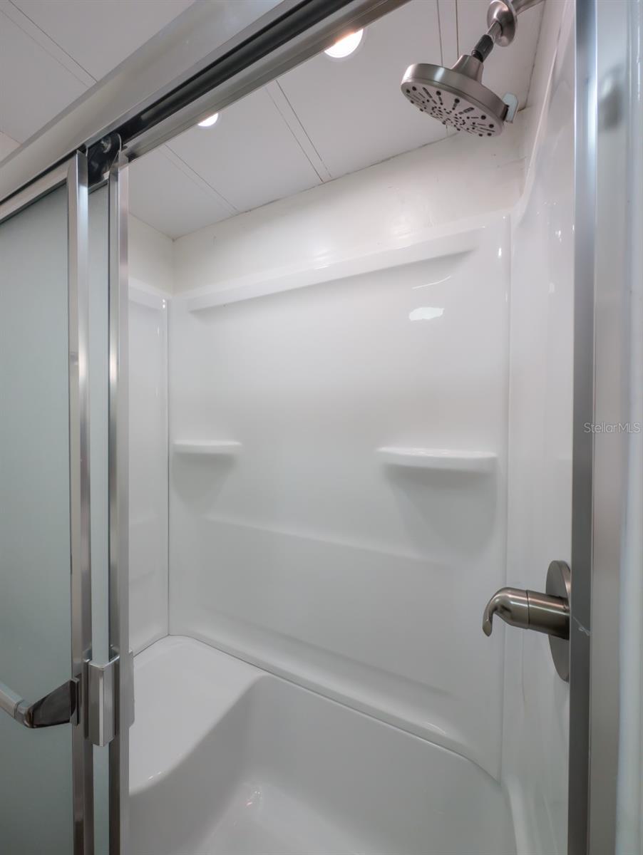 TARPON SHORES MOBILE HOME VILLASGE - Residential