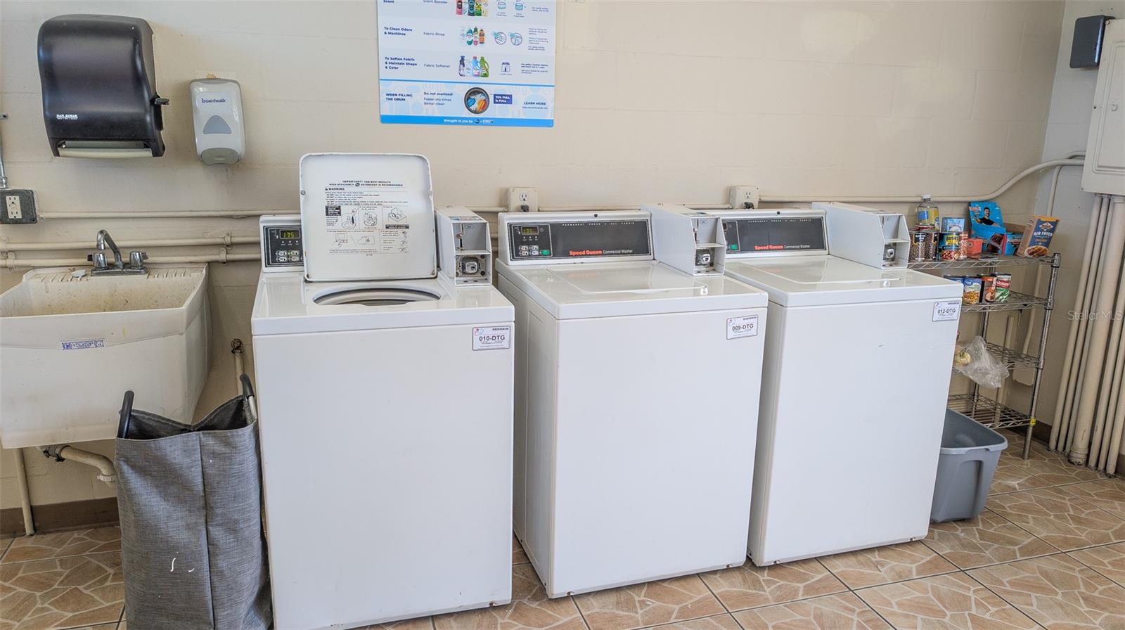 TARPON SHORES MOBILE HOME VILLASGE - Residential