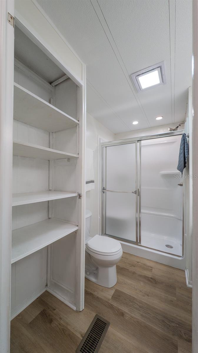 TARPON SHORES MOBILE HOME VILLASGE - Residential