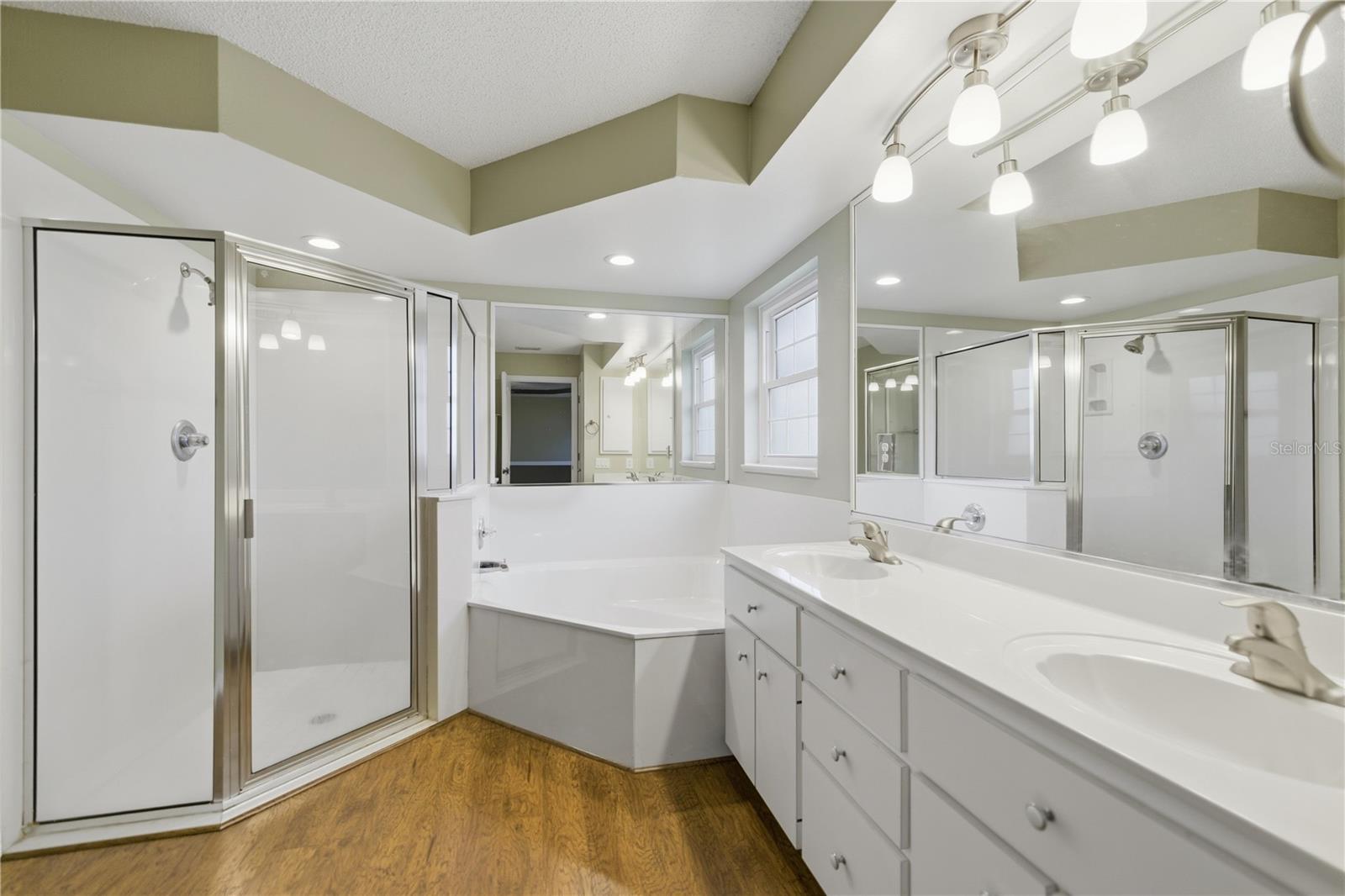 RAINBOW LAKES ESTATE - Residential