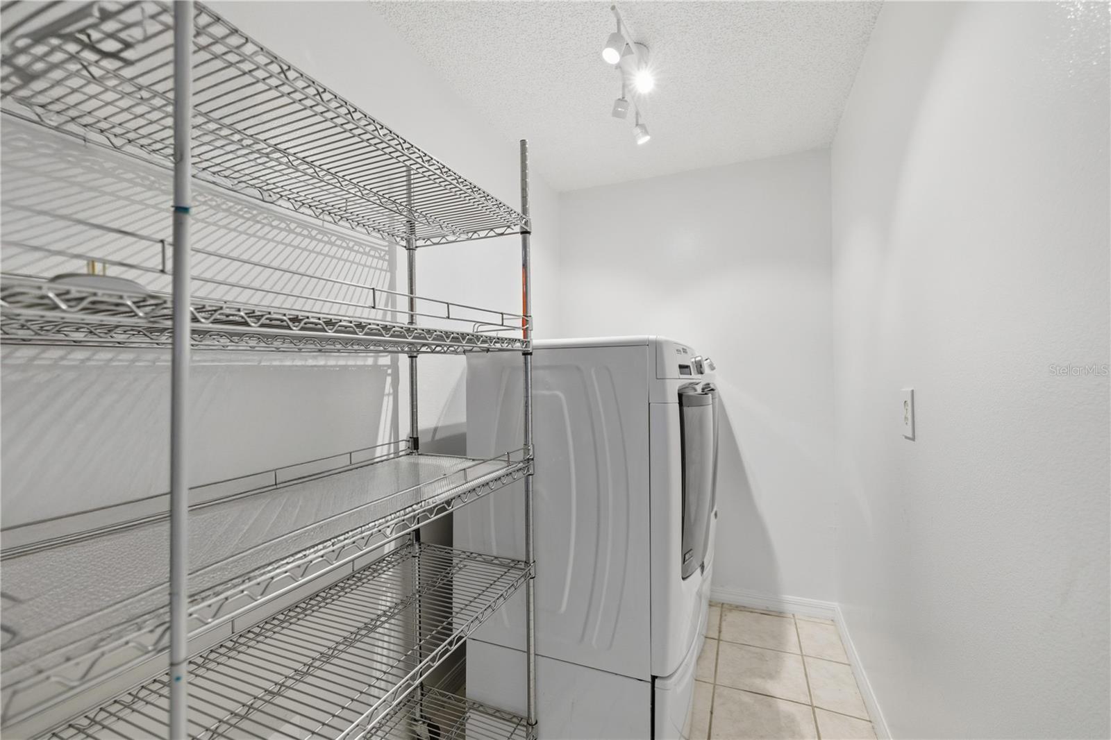 RAINBOW LAKES ESTATE - Residential