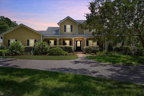 A home in DELAND