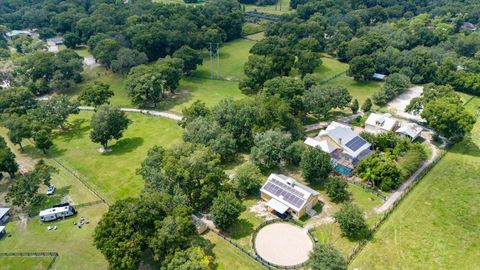 A home in DELAND