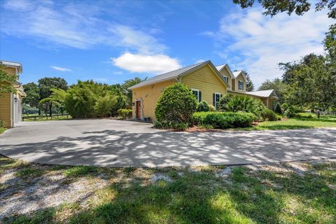 A home in DELAND