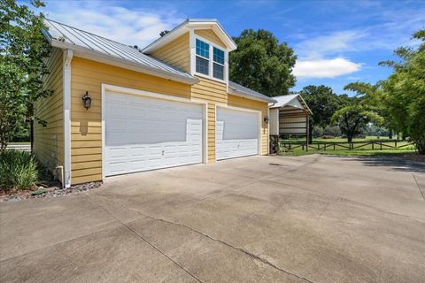 A home in DELAND