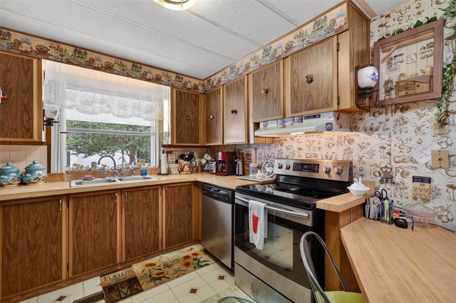 MOBILE HOME MEADOWS - Residential