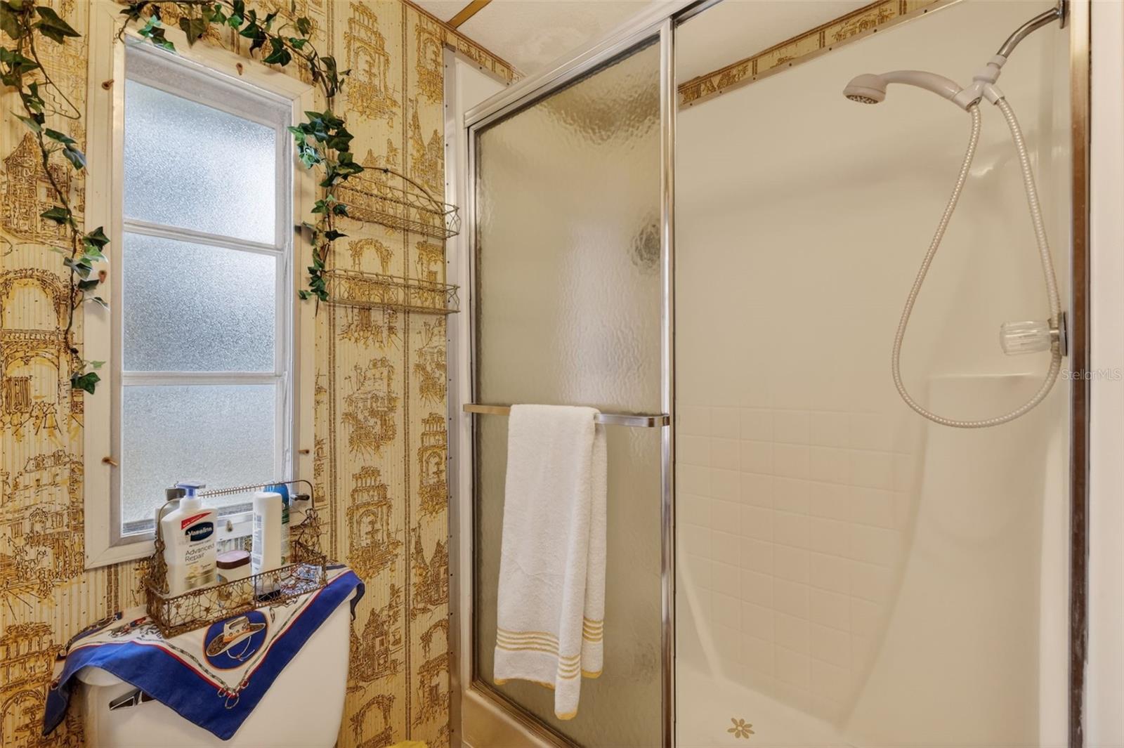 MOBILE HOME MEADOWS - Residential