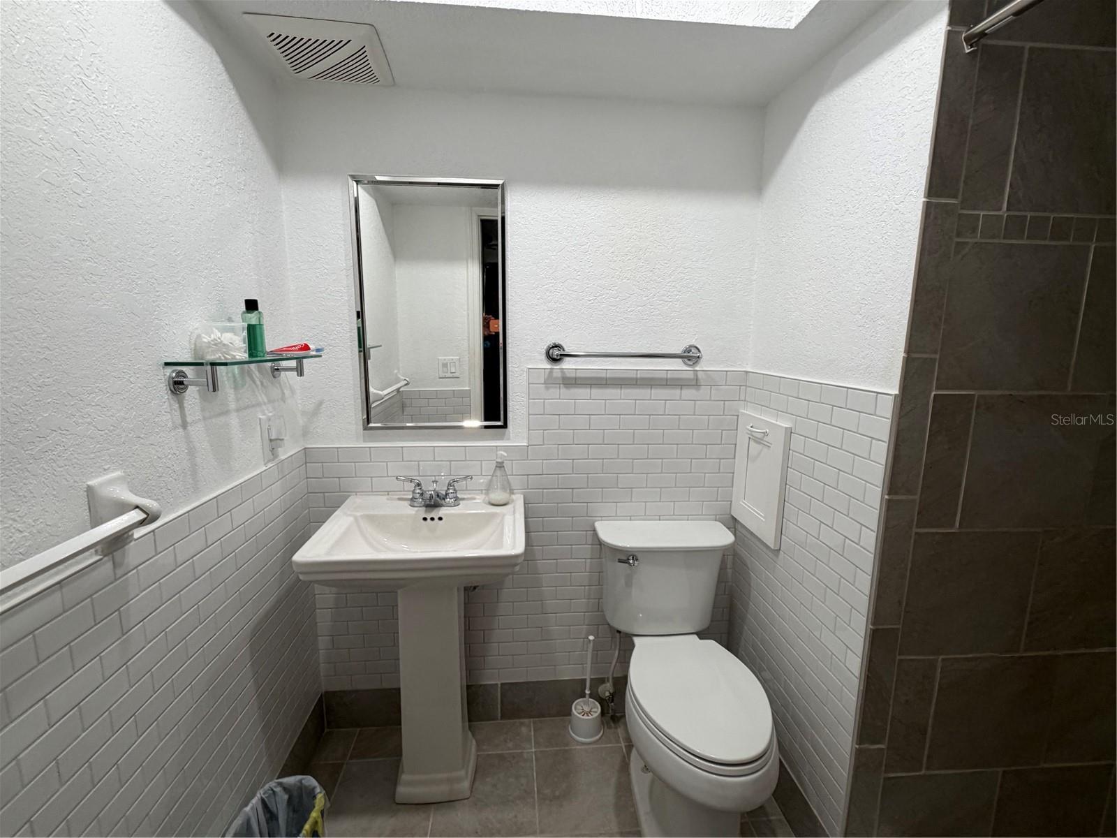 COUNTRY CLUB APTS - Residential