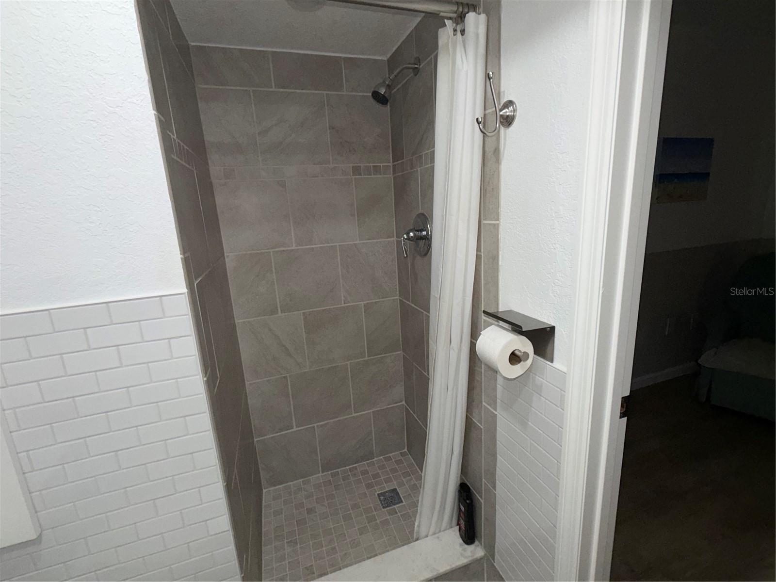 COUNTRY CLUB APTS - Residential
