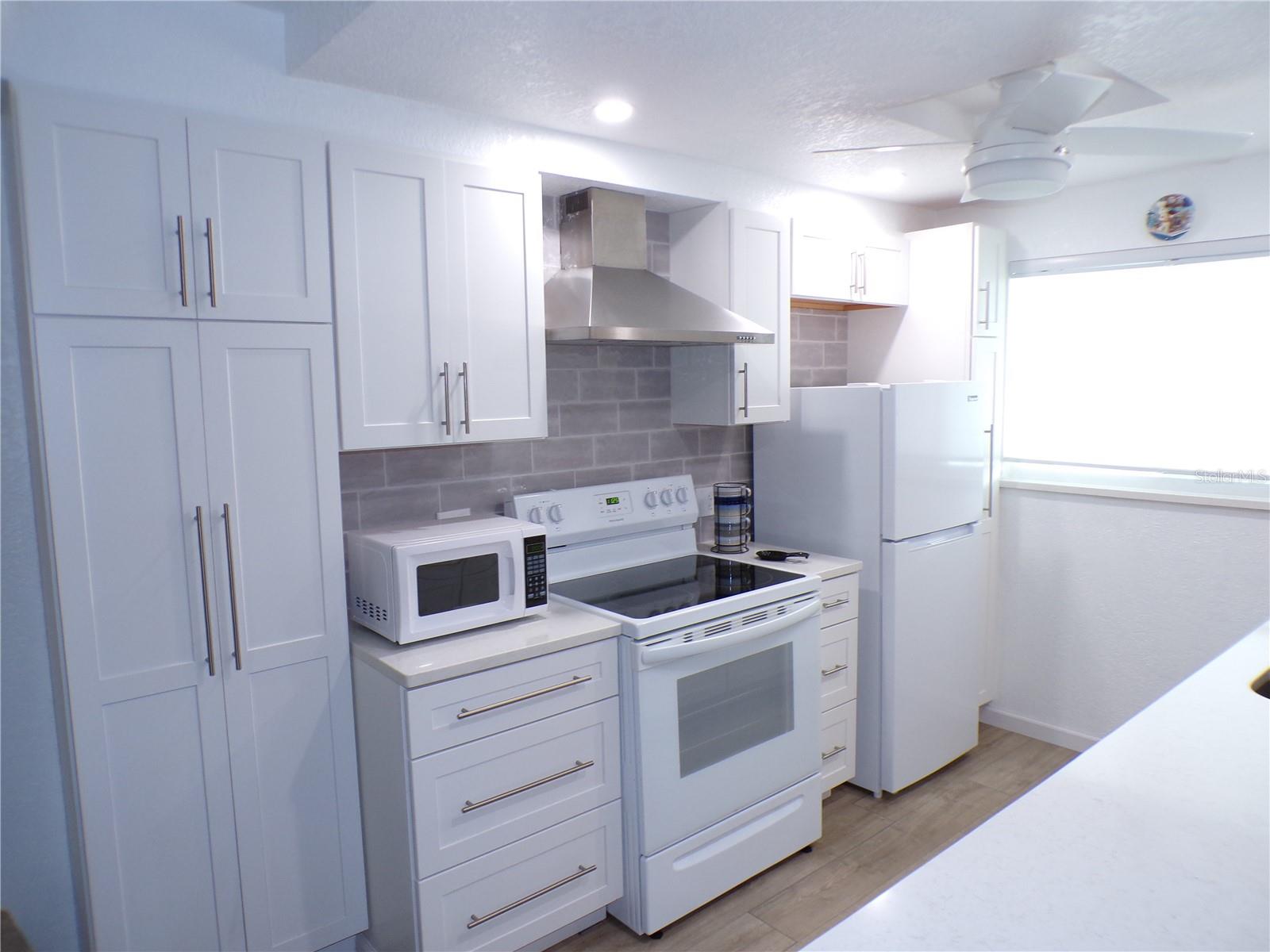 COUNTRY CLUB APTS - Residential