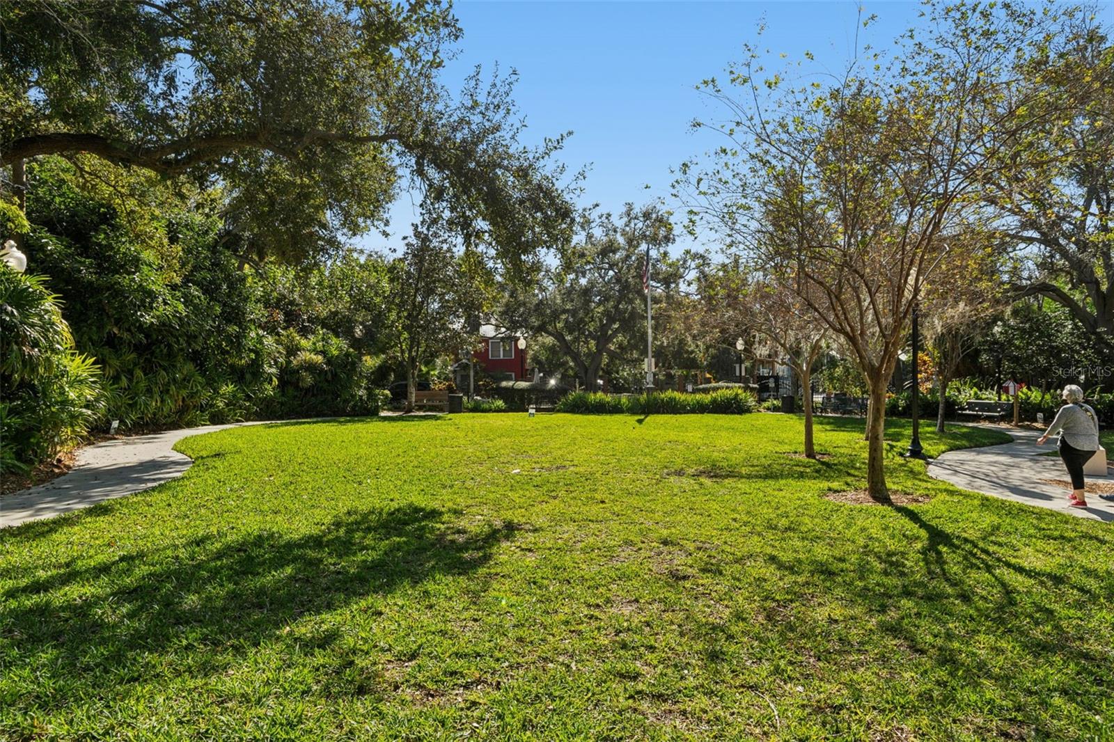 THE VILLAS ON LAUREL - Residential