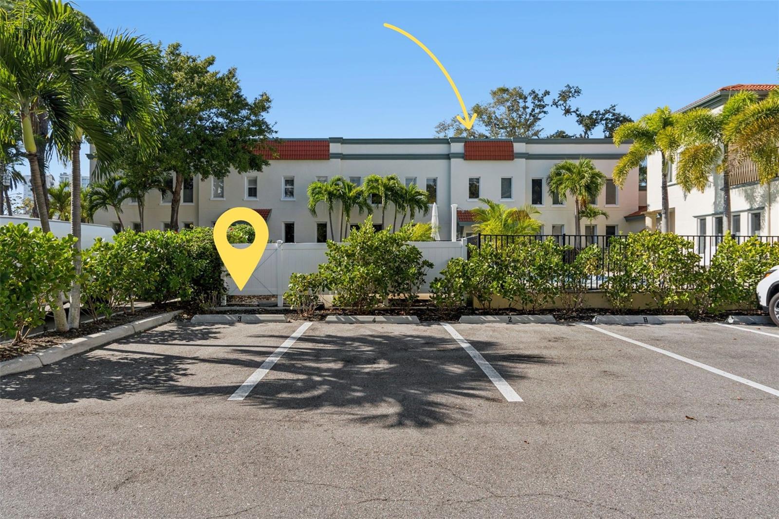 THE VILLAS ON LAUREL - Residential