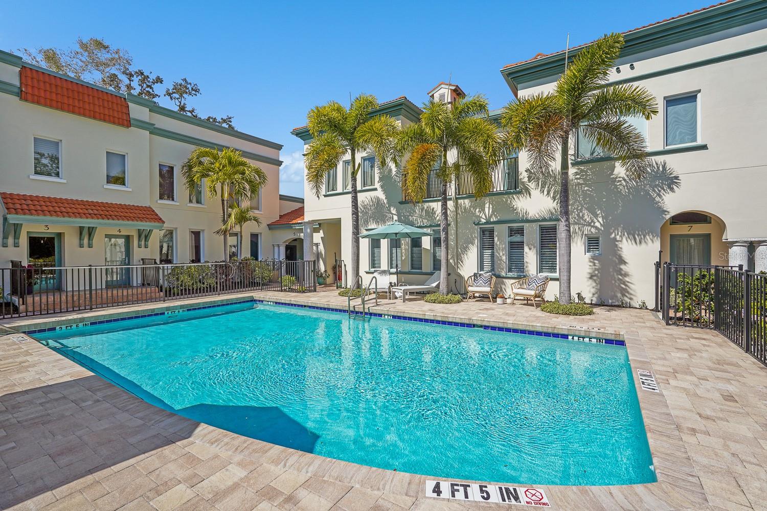 THE VILLAS ON LAUREL - Residential