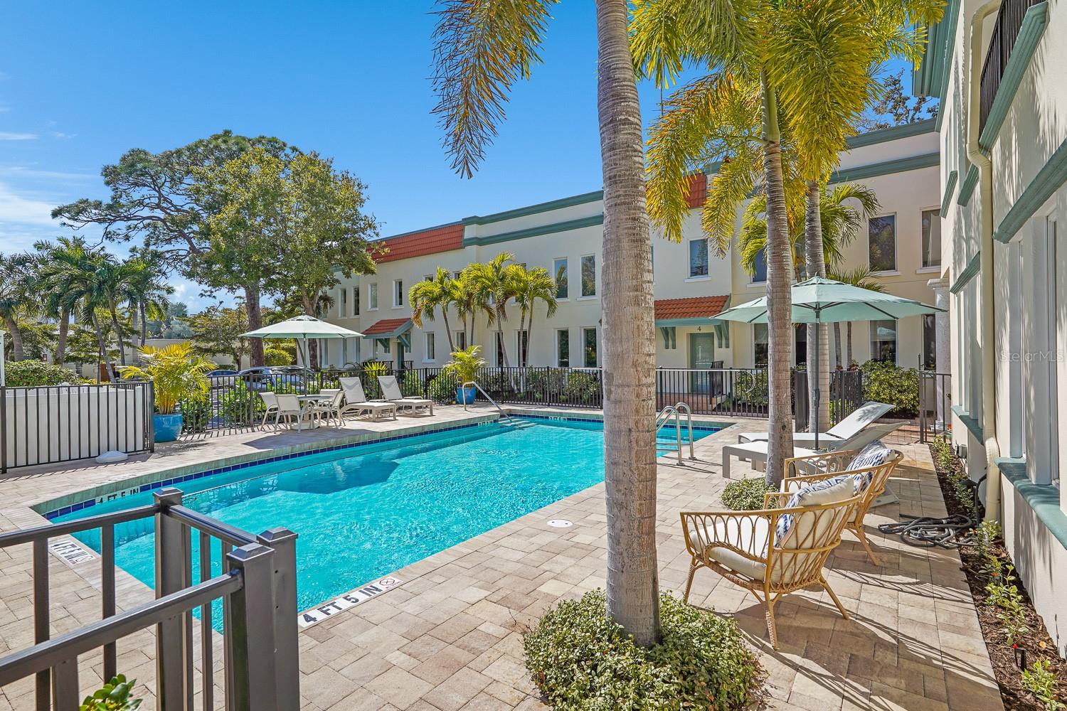 THE VILLAS ON LAUREL - Residential