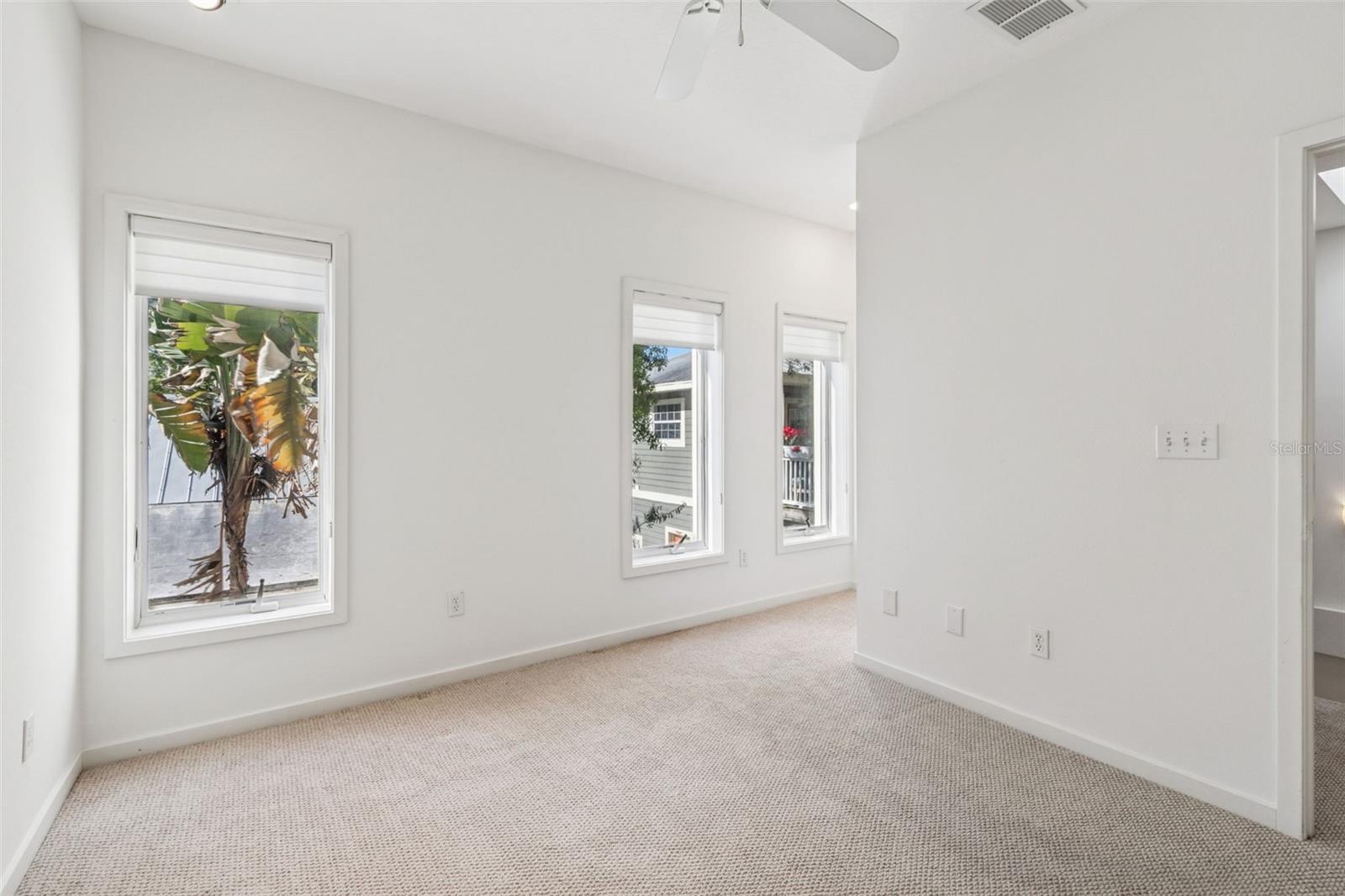 THE VILLAS ON LAUREL - Residential