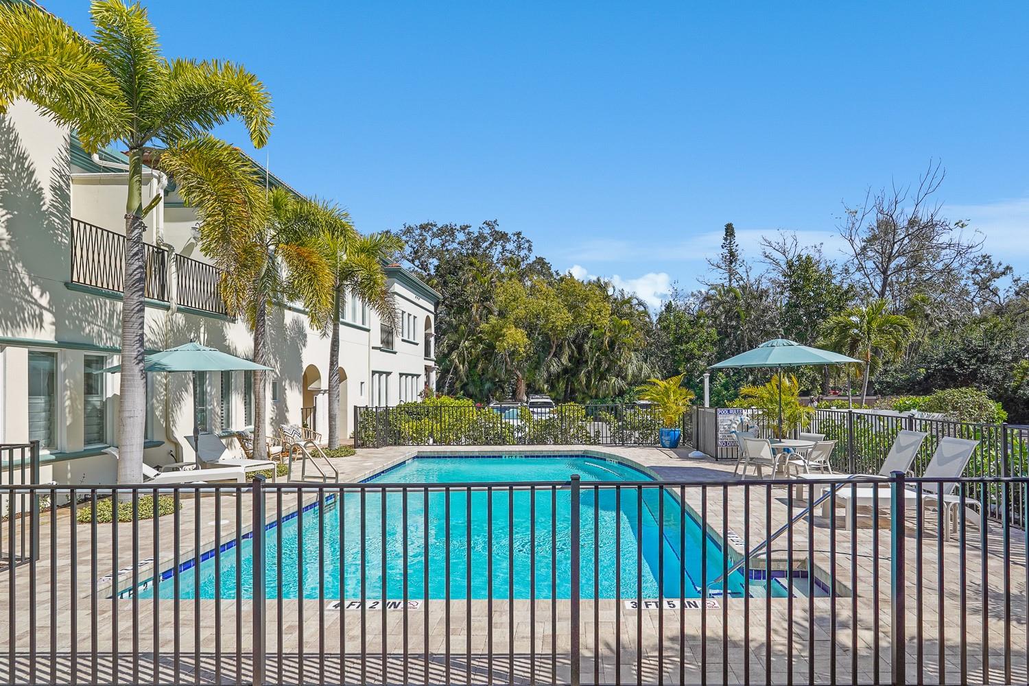 THE VILLAS ON LAUREL - Residential