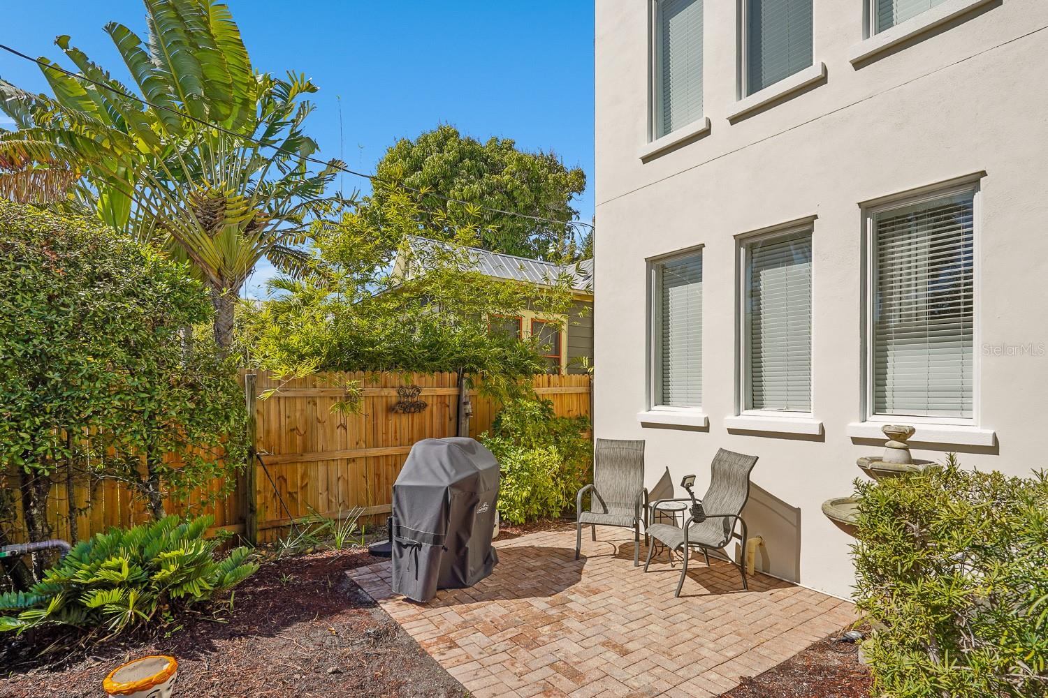 THE VILLAS ON LAUREL - Residential