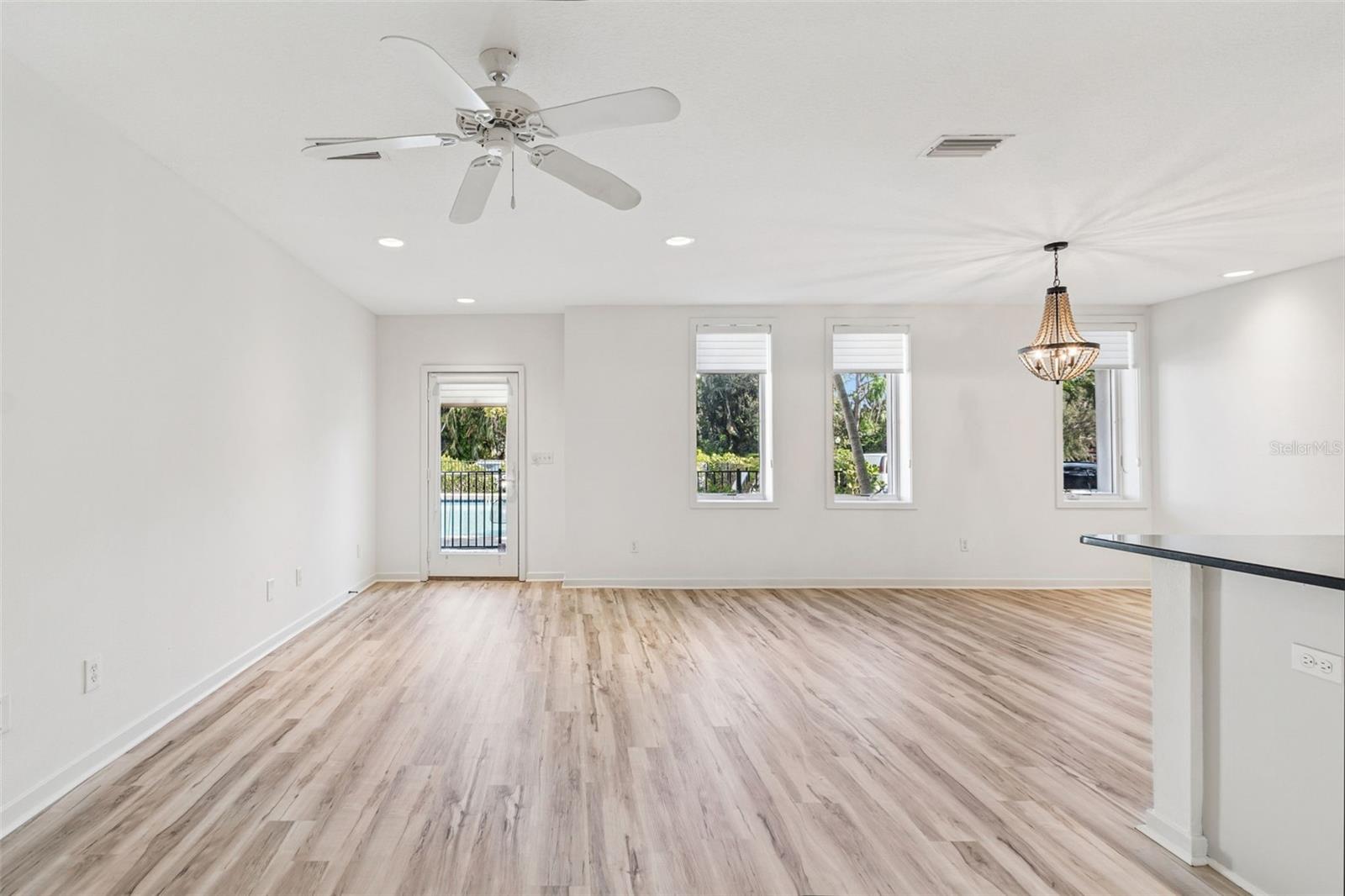 THE VILLAS ON LAUREL - Residential