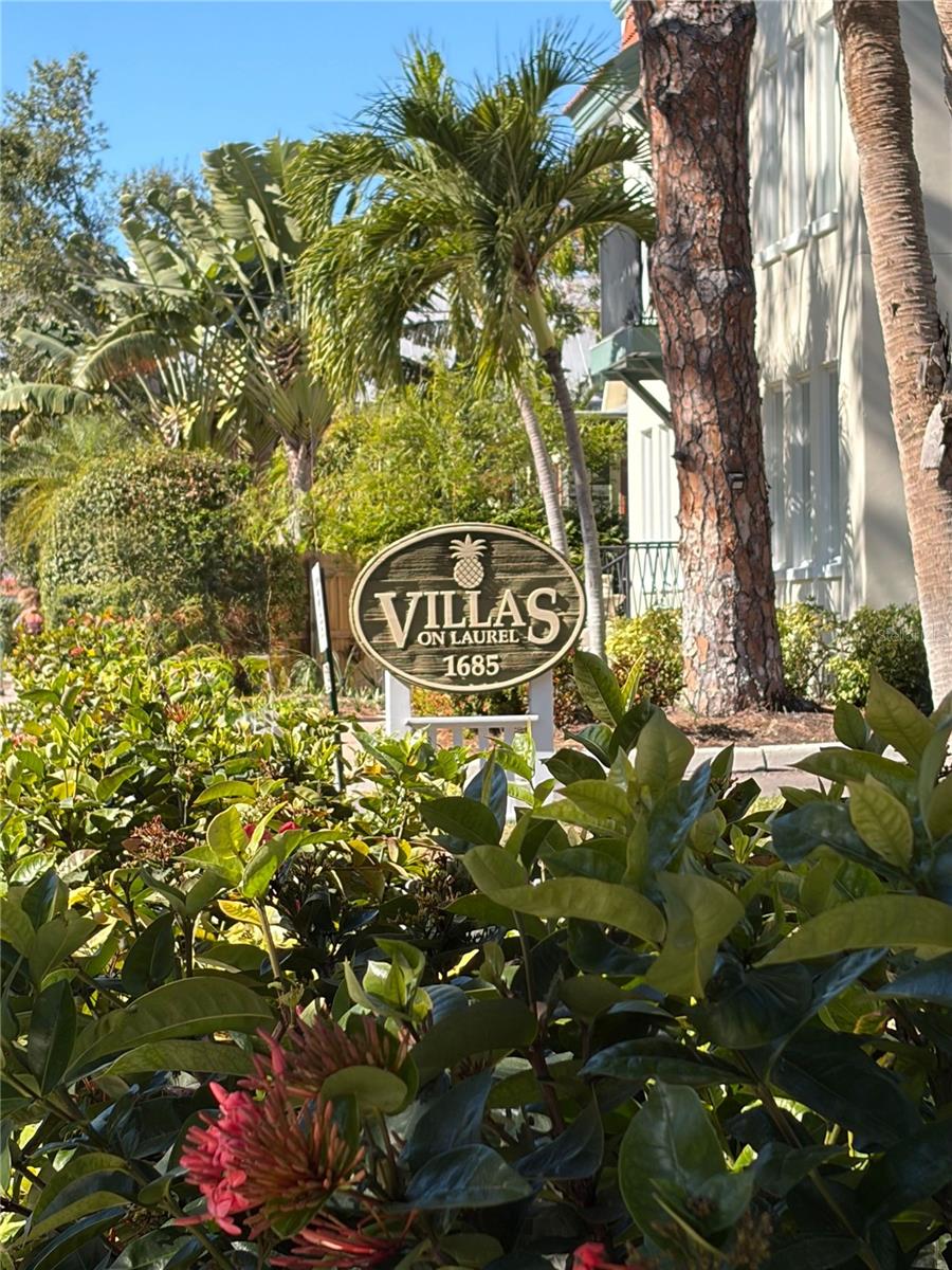 THE VILLAS ON LAUREL - Residential