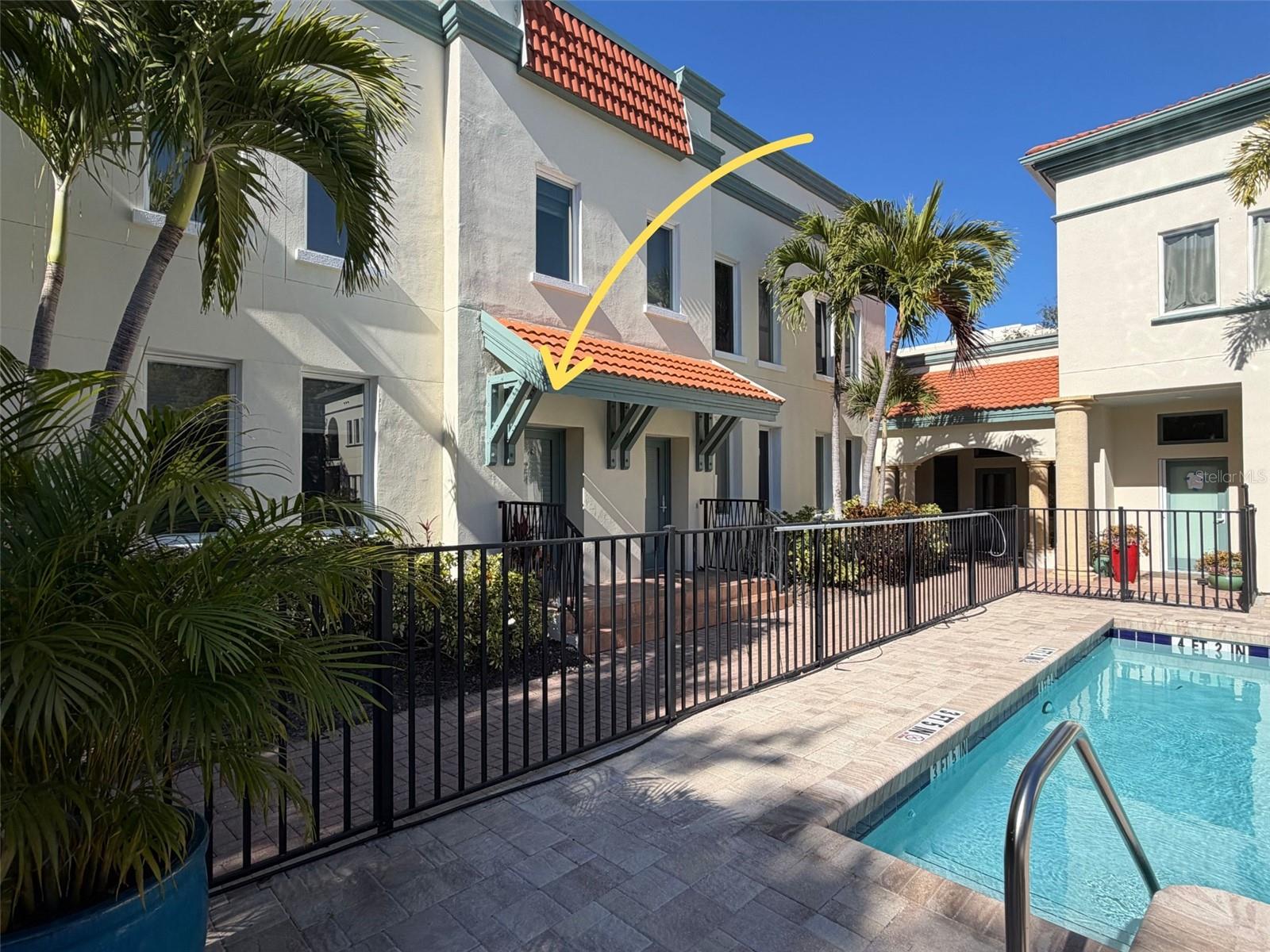 THE VILLAS ON LAUREL - Residential