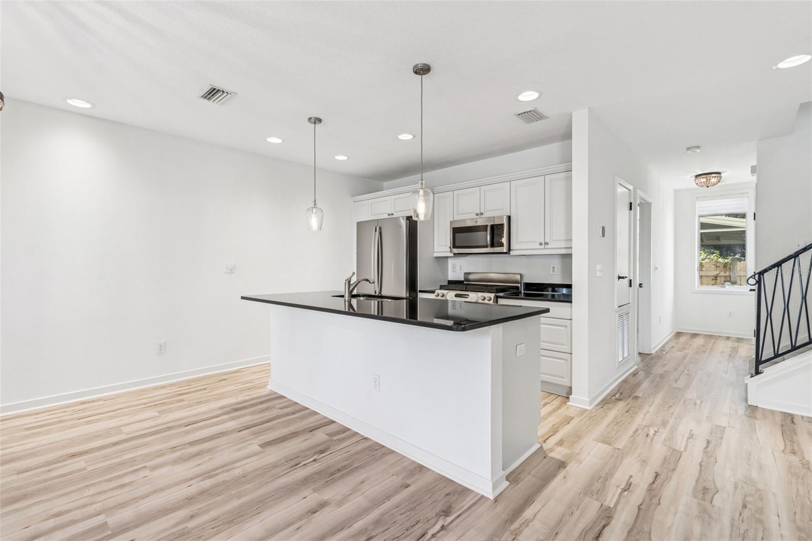 THE VILLAS ON LAUREL - Residential