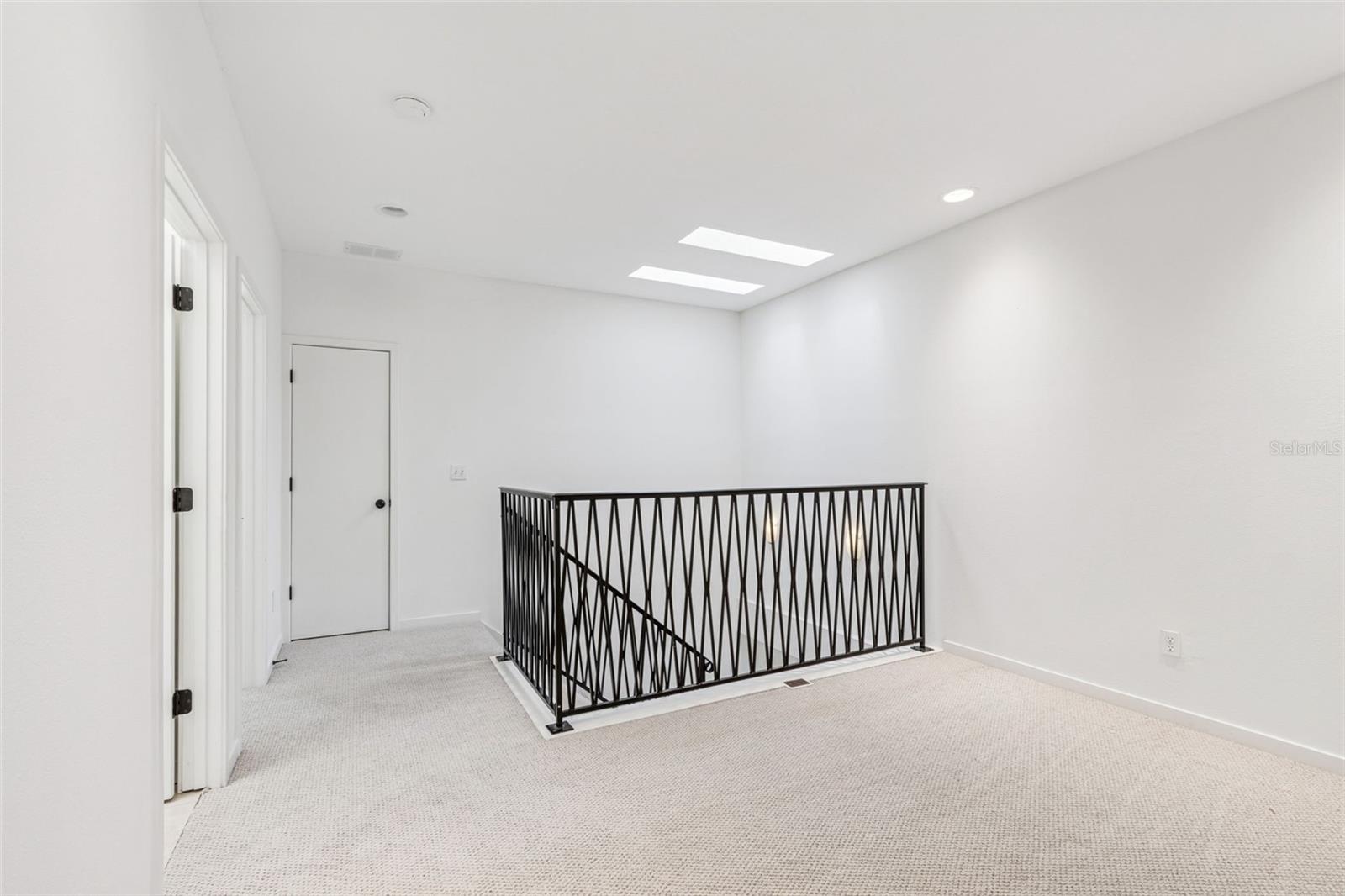 THE VILLAS ON LAUREL - Residential