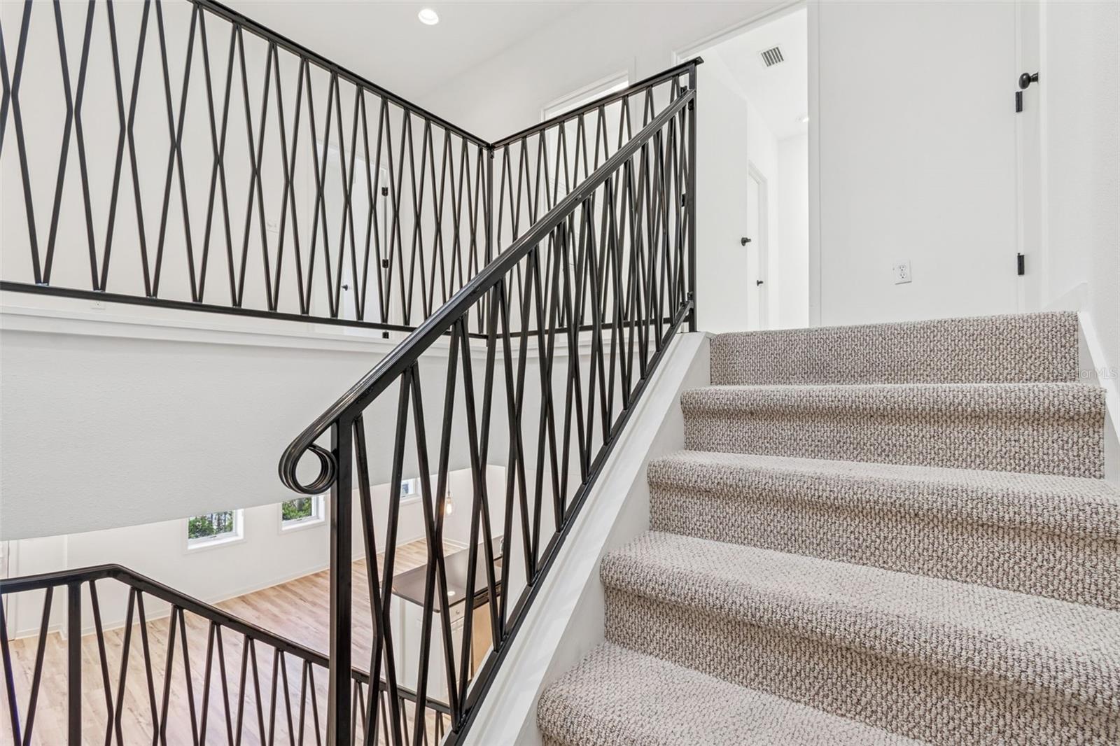 THE VILLAS ON LAUREL - Residential