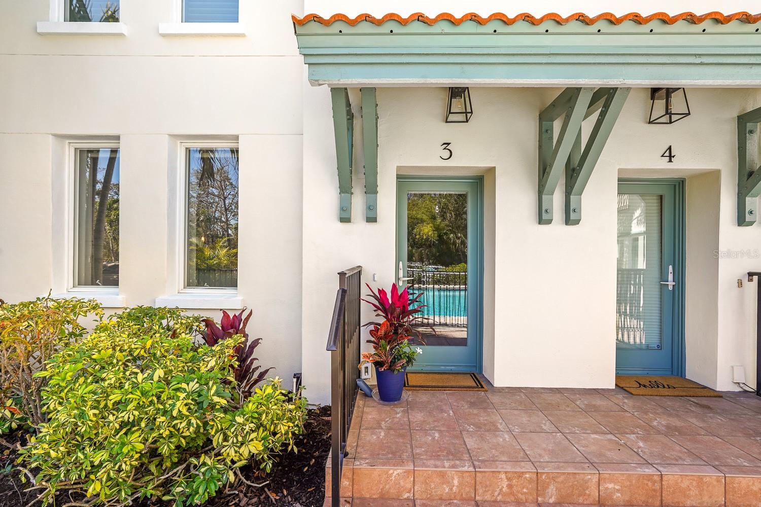 THE VILLAS ON LAUREL - Residential