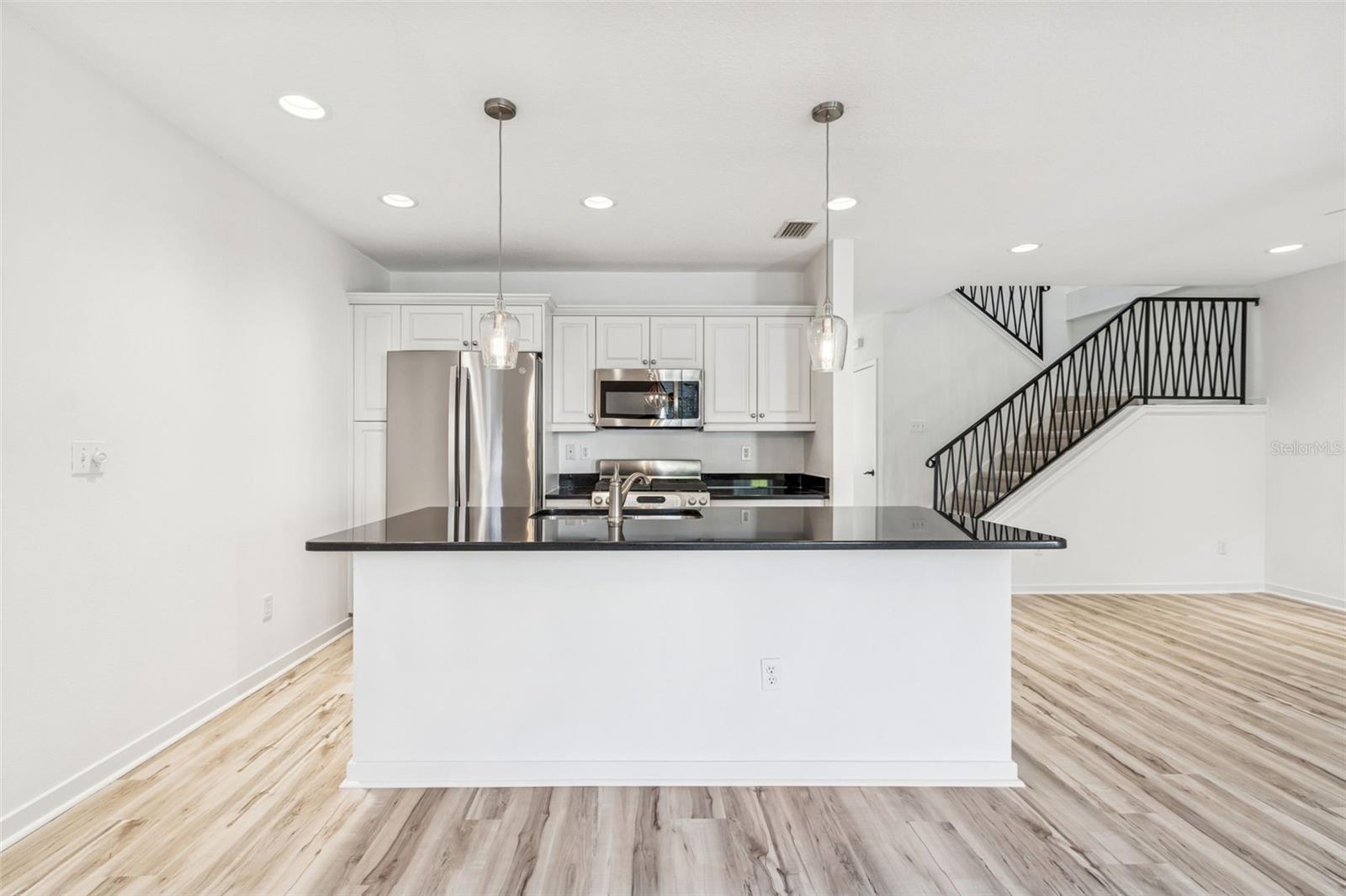 THE VILLAS ON LAUREL - Residential