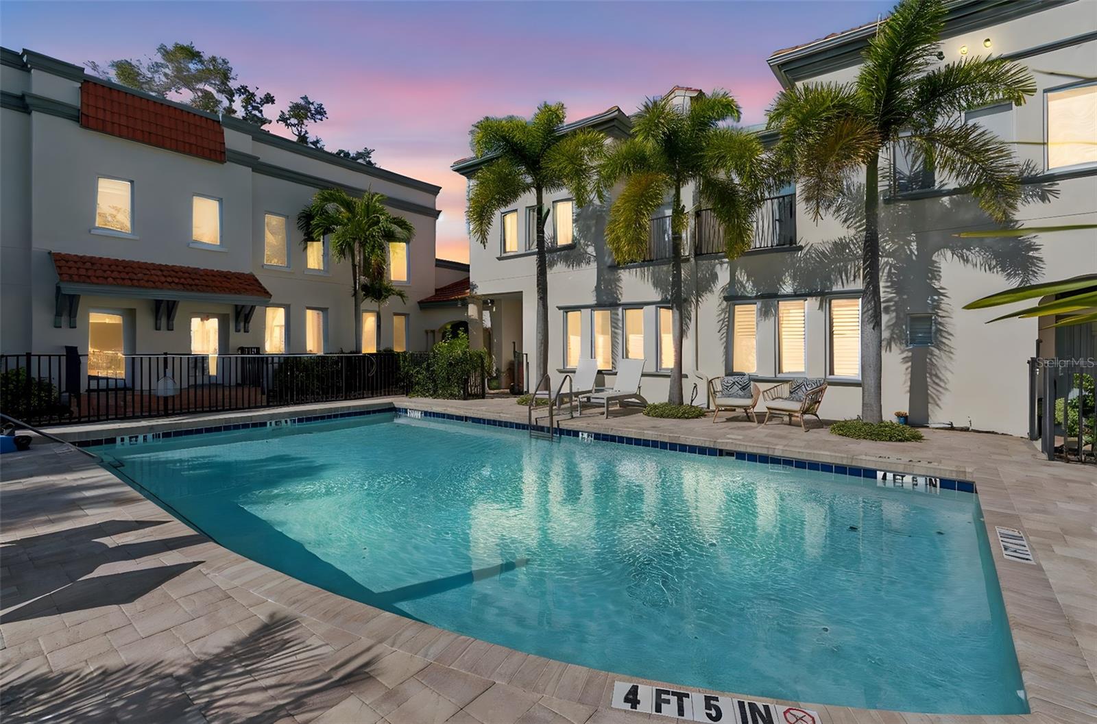 THE VILLAS ON LAUREL - Residential