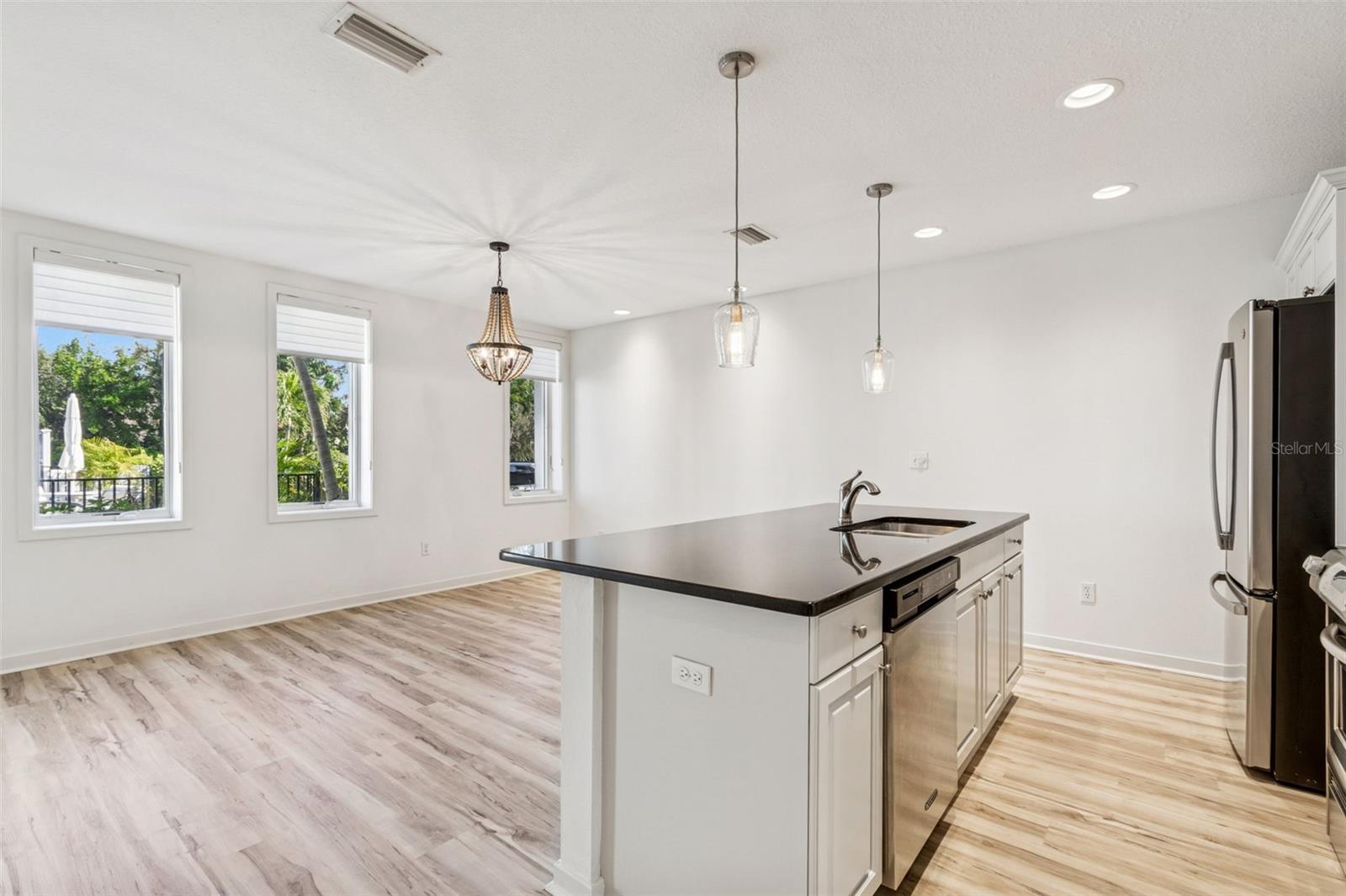 THE VILLAS ON LAUREL - Residential