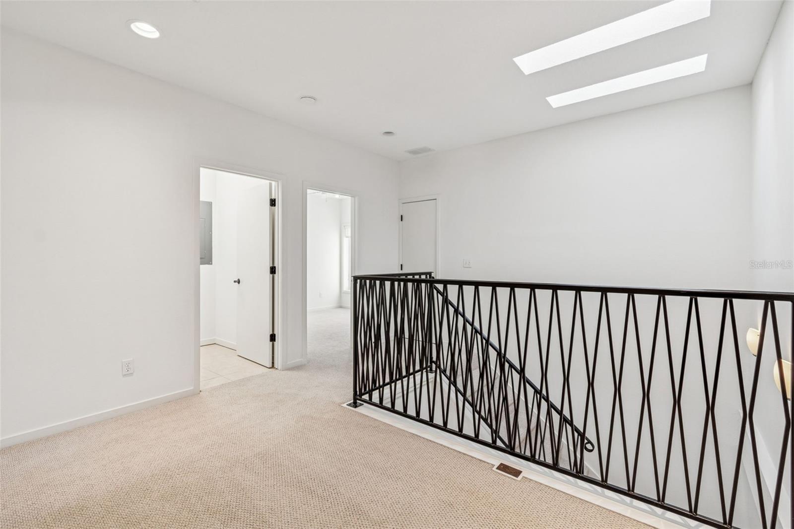 THE VILLAS ON LAUREL - Residential