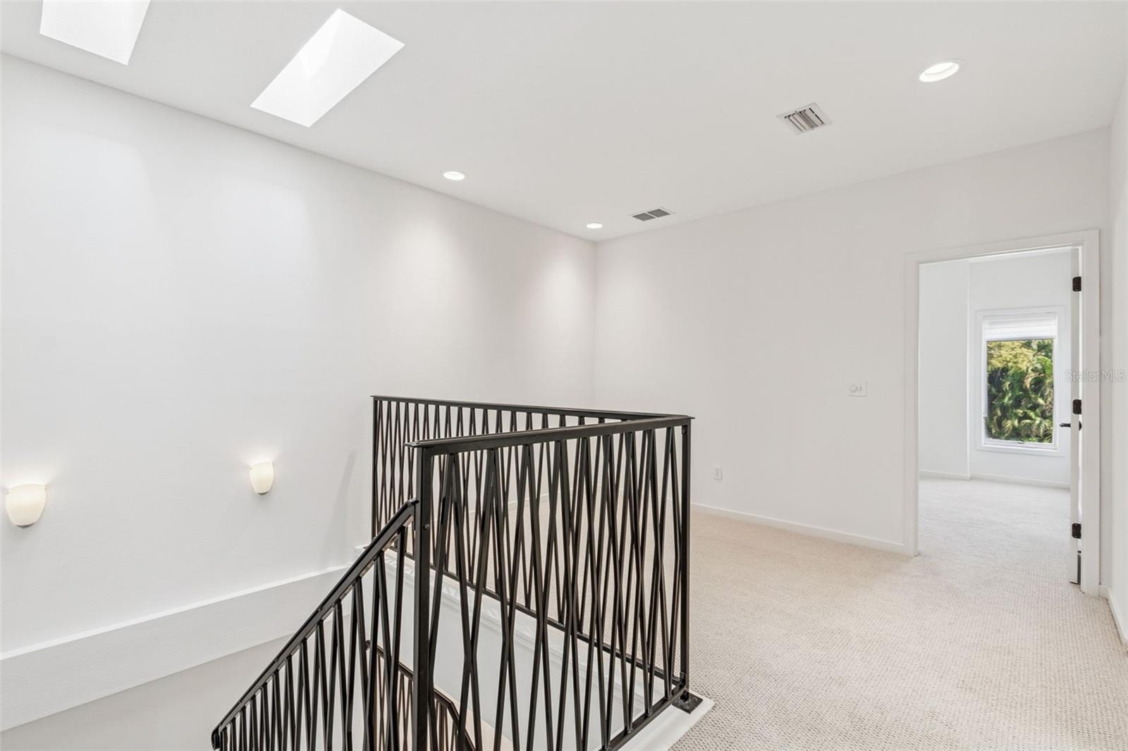 THE VILLAS ON LAUREL - Residential