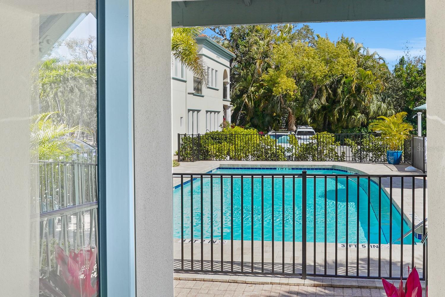 THE VILLAS ON LAUREL - Residential