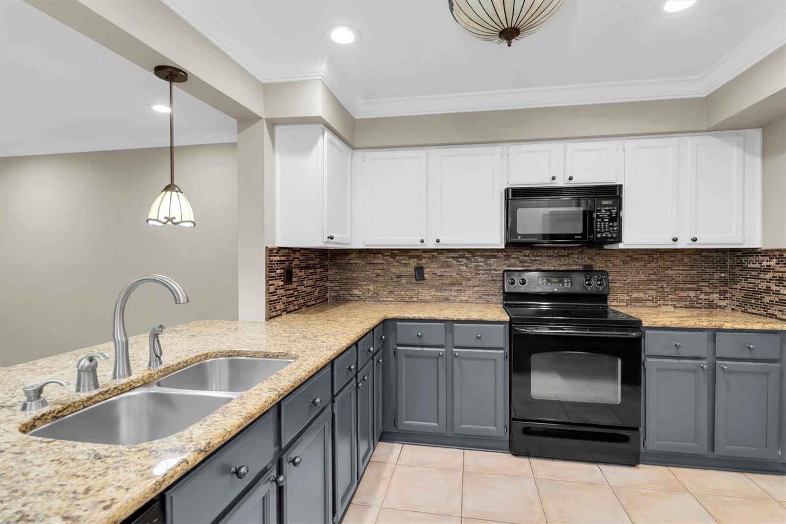 CARROLLWOOD VILLAGE PH III - Residential